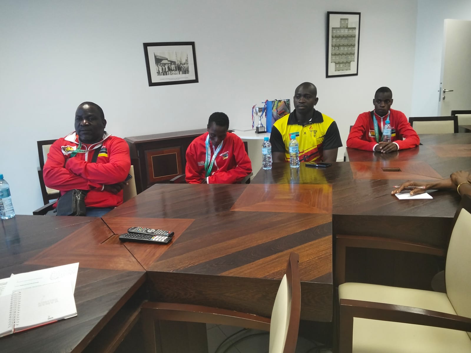 Atletas regressam ao país após participação na Maratona Internacional de Macau